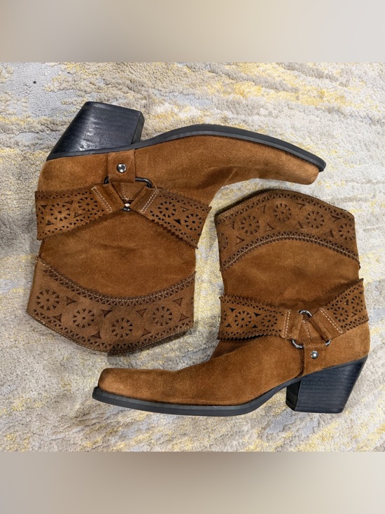 me too Shoes - Me Too  Vintage Brown Suede Western Ankle Boots Size 6.5 Pointed Toe Boho